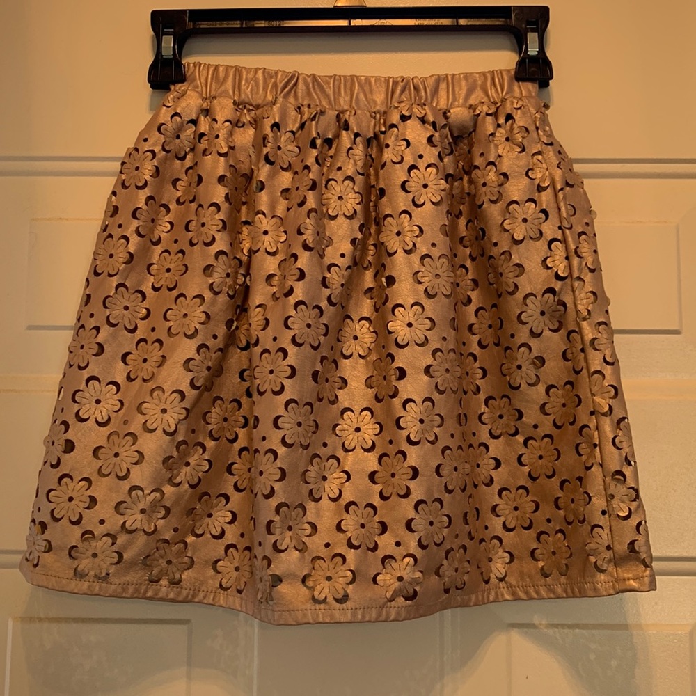 4/$10 H&M Rose Gold Die Cut Floral size 2 mini skirt